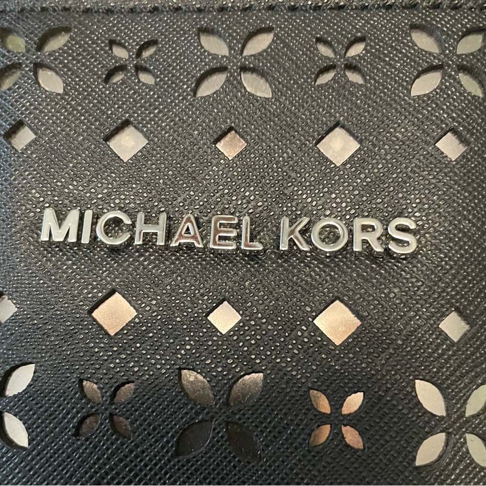 Michael Kors Hayley Tote - Picture 4 of 6